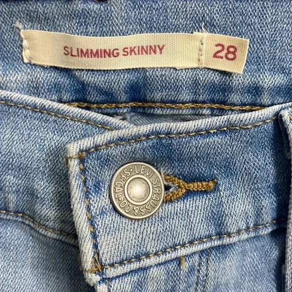 Levi’s Slimming Skinny Jeans - Picture 3 of 8